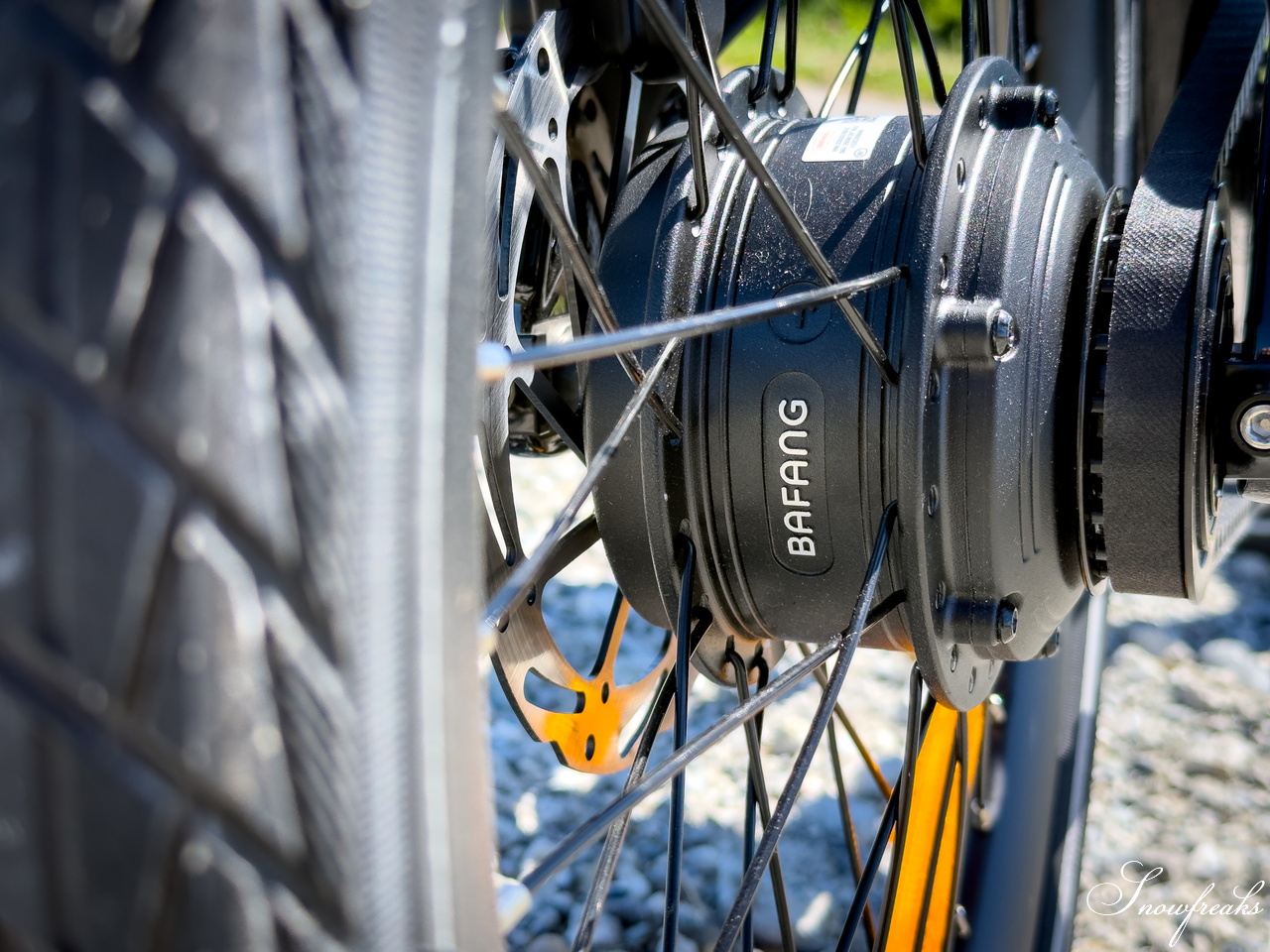 想像を遥かに上回るパワーで登り坂もスイスイ。折りたたみ電動アシスト自転車『ADO Air Carbon』に乗って、石狩湾の絶景を求めてサイクリング♪